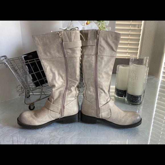 Boots - Picture 3 of 3